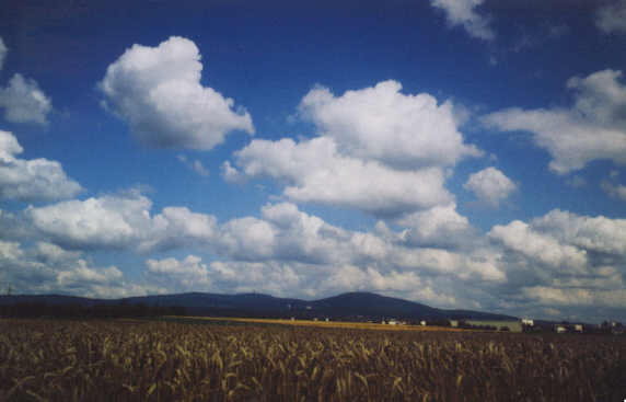 Wolken ueber dem Taunus.jpg (20664 Byte)